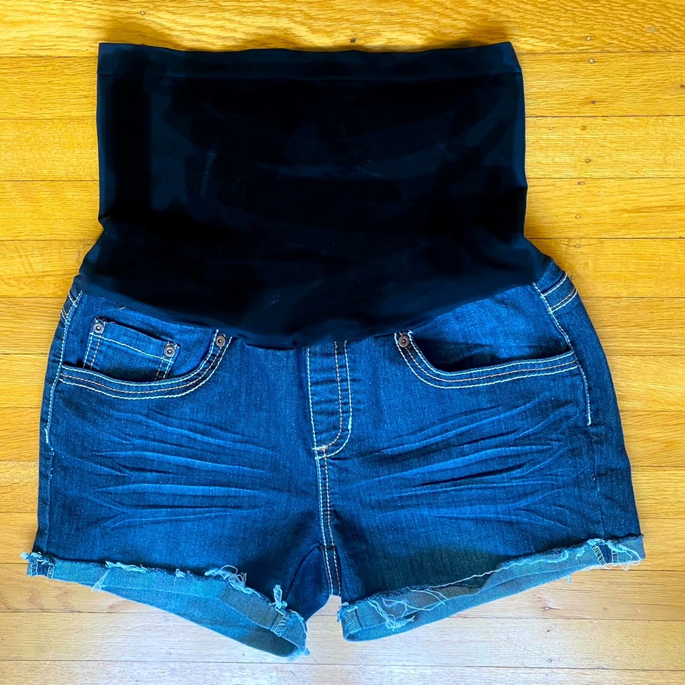 Denim Diva Maternity shorts. Size: L